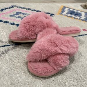 Cozy Pink Fuzzy Women's Slippers